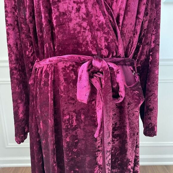 NWT Glamorous Curve Burgundy Crushed Velvet Wrap Dress $119 16 - Picture 4 of 10